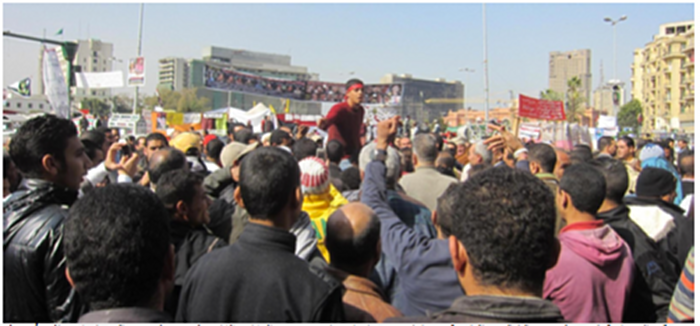 صورة في الشارع  المصري عن الإحتجاجات في القاهرة بعد مرور عام على الثورة المصرية  في30  يناير 2012